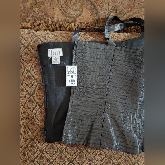 NWT LOFT METALLIC TOP. - Picture 5 of 9